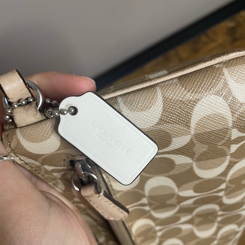 Coach Peyton Dream Go Go Wristlet Signature - Picture 8 of 8